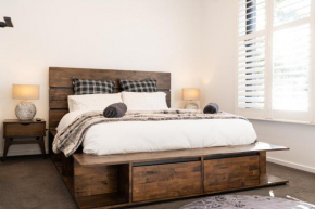 Secluded Bayside Oasis: BR w/ Spa-like BA, Parkdale